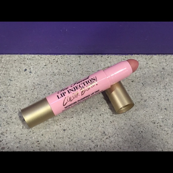 Too Faced Lip Injection Color Bomb in Bee Sting