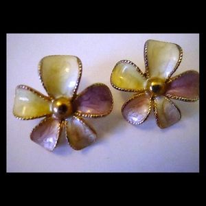 Floral earrings and necklace