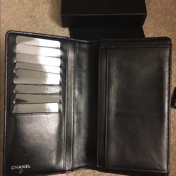 🚫SOLD🚫100% Authentic Chanel Camellia Yen Wallet - Picture 2 of 4
