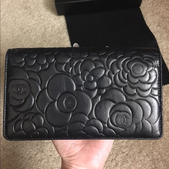 🚫SOLD🚫100% Authentic Chanel Camellia Yen Wallet - Picture 4 of 4
