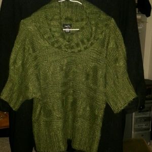 Green short sleeve sweater