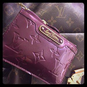Authentic Louis Vuitton Vernis key pouch