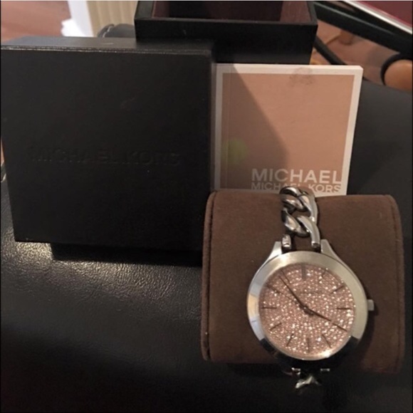 Michael kors watch ( BRAND NEW ) !