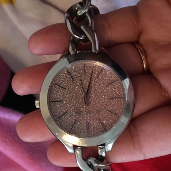 Michael kors watch ( BRAND NEW ) !