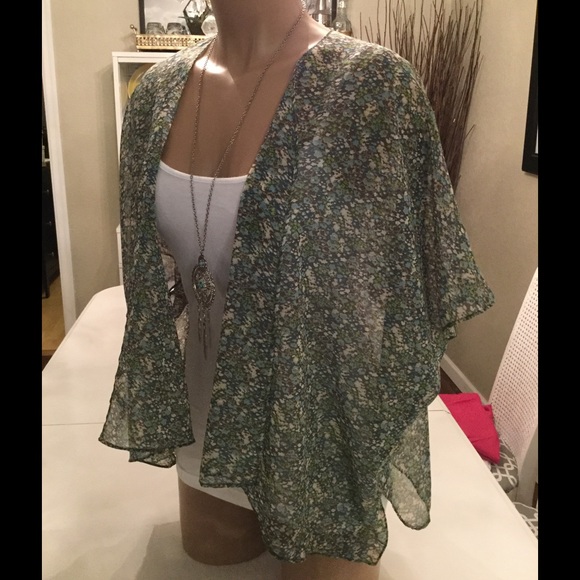 Vanilla star Tops - Floral kimono