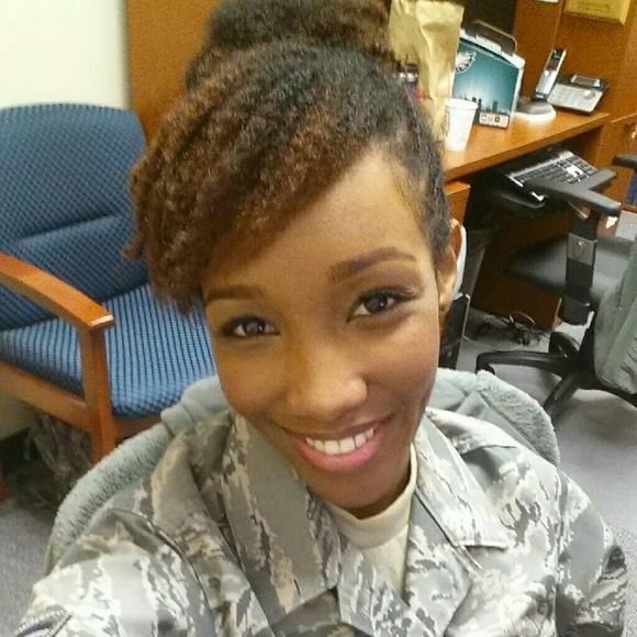 Meet your Posher, Tiara - Picture 2 of 4