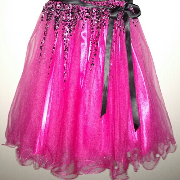 Hot pink and black prom dress. Size 2 - Picture 2 of 4