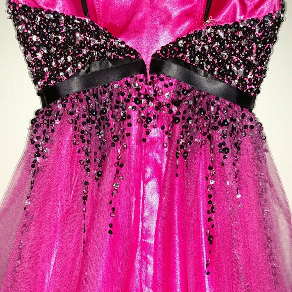 Hot pink and black prom dress. Size 2 - Picture 3 of 4