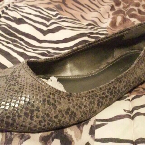 Flats - Picture 1 of 3