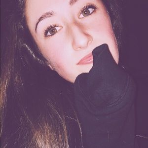 Meet your Posher, Olivia