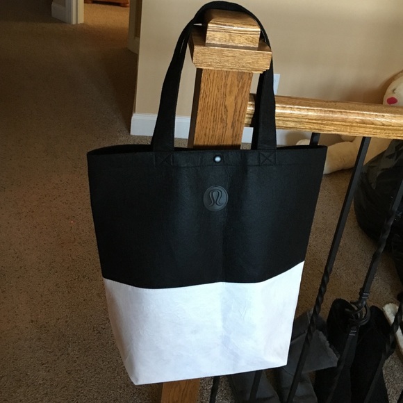Lululemon bag