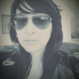 Meet your Posher, Leila