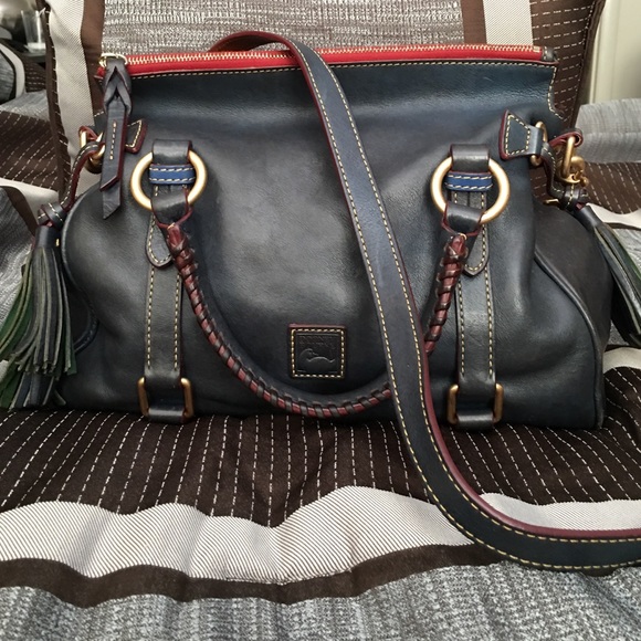 Dooney and bourke Large Satchel 😍😍