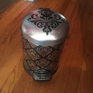 Cute paisley little garbage can
