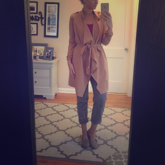 🌸BEAUTIFUL🌸 camel color trench coat!