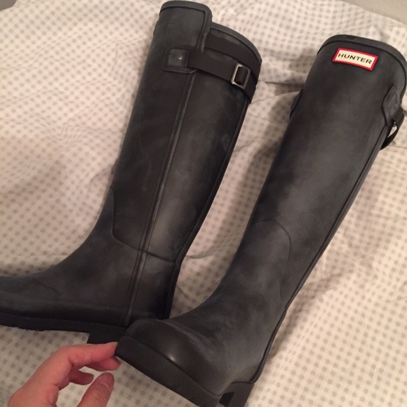 ❗️SOLD❗️Hunter Refined Back Strap Rainboots - Picture 2 of 3
