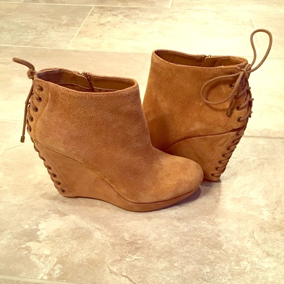 New Gianni Bini Lace up suede wedge