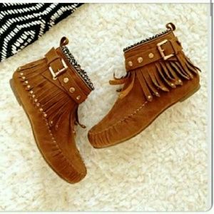 SUPER CUTE MOCCASINS WORN ONCE