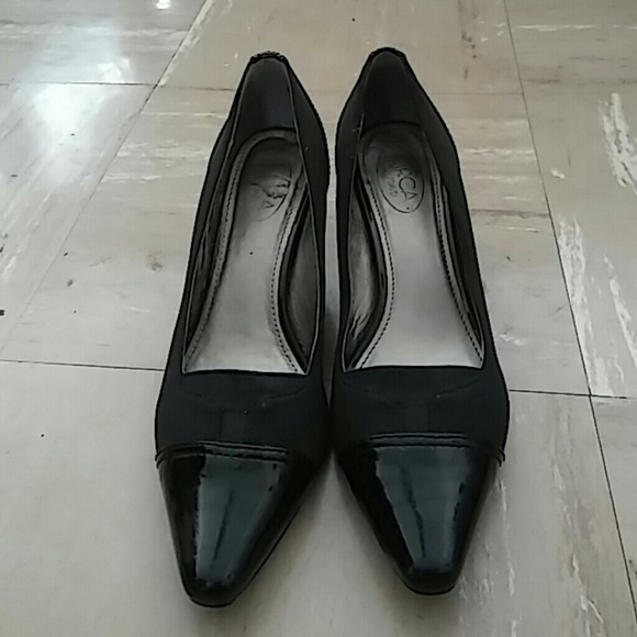 CIRCA Joan & David Pointed Toe Heels - Picture 3 of 4