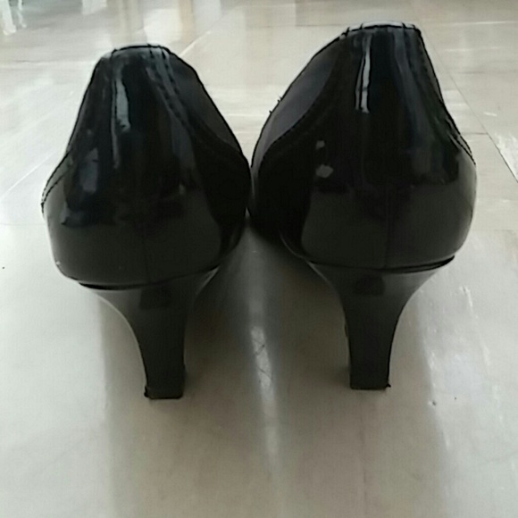 CIRCA Joan & David Pointed Toe Heels - Picture 4 of 4