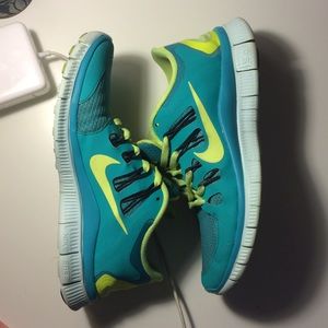 Teal and yellow Nike Free Run 5.0 womens size 8 💕