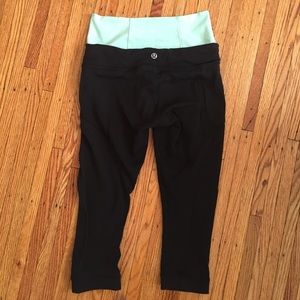 price drop!! black lululemon crops