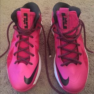 Nike Lebron 10 Women's Sneaker size 7Y