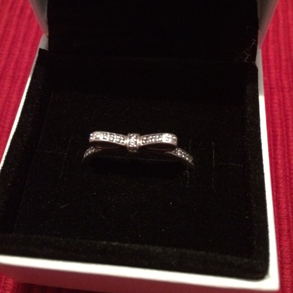 Pandora bow ring