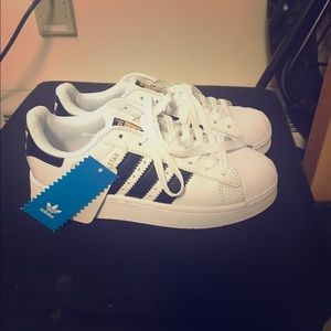 Adidas superstars size 5