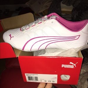 BNIB-Puma women's sneakers 6.5