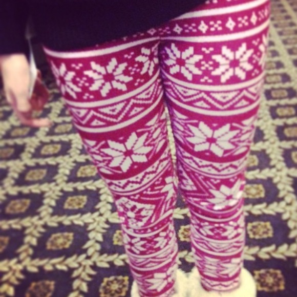 Snowflake printed leggings from Delia's
