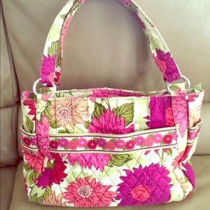 Vera Bradley purse Hello Dahlia is pattern