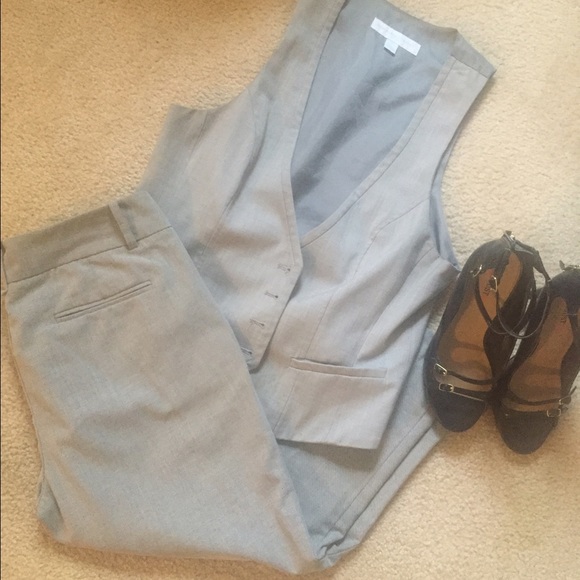 Mossimo gray capri dress pants