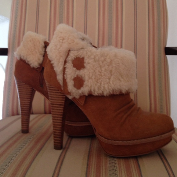 UGGS