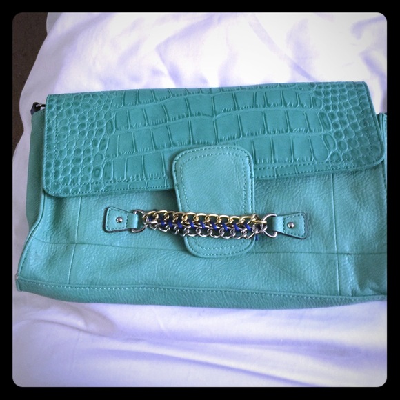 Oversized clutch