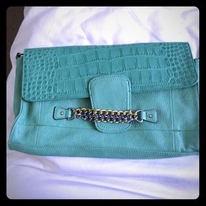 Oversized clutch