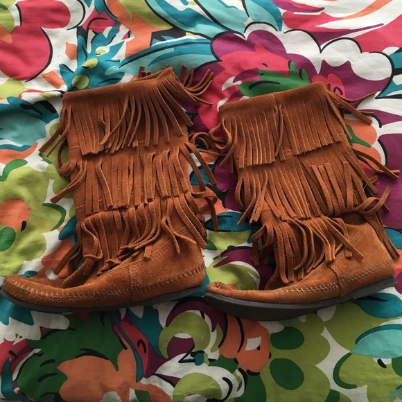 Minnetonka Fringe Moccasin Boots