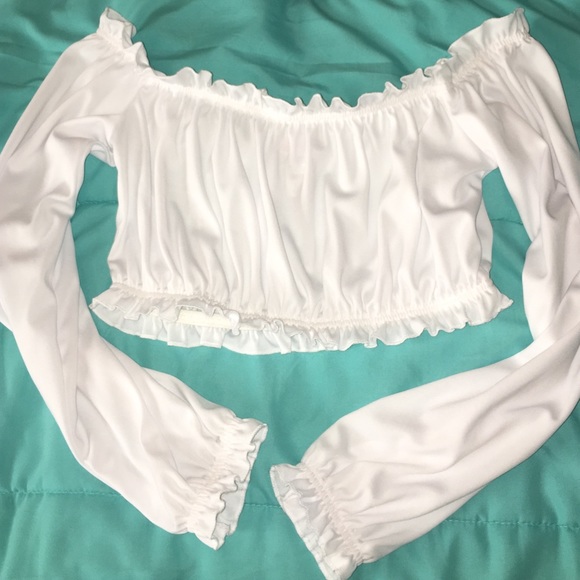 OFF THE SHOULDER CROP TOP