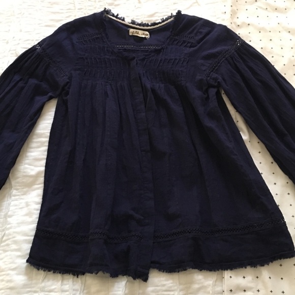 Lili's closet navy blue flowy top