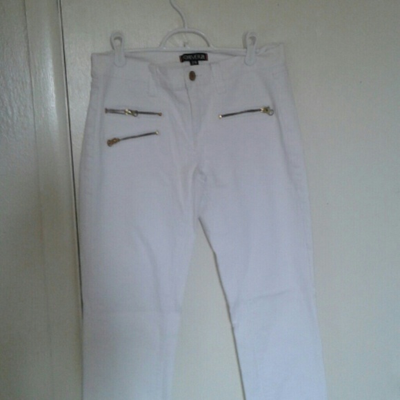 White skinny jeans