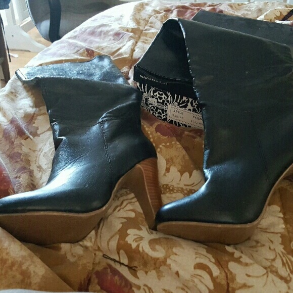 High heel black boots