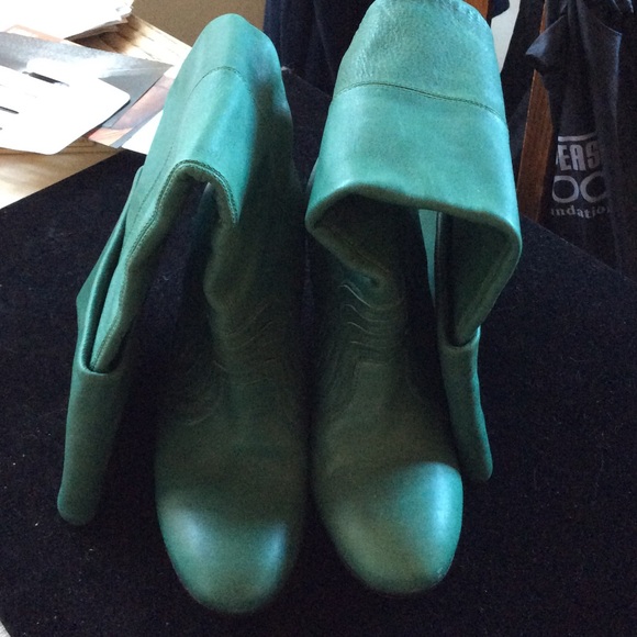 🔥Price Drop🔥 Ms Sixty Kelly green boots size 8