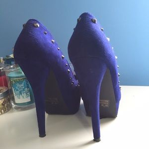 💙Preloved Blue Studded Pumps