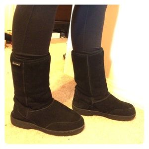 BearPaw Sheepskin Boots