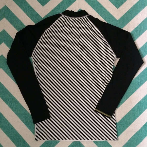 NWOT Volcom Rashguard/Swim-Surf Top - Picture 2 of 2