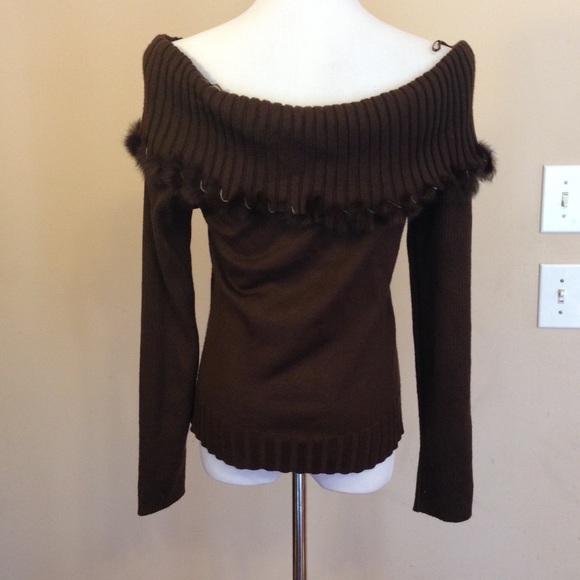 Off shoulder sweater - Picture 2 of 4