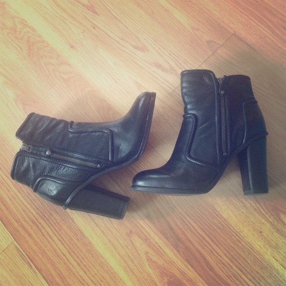 Frye Sylvia Piping Bootie in soft vintage leather. - Picture 1 of 4