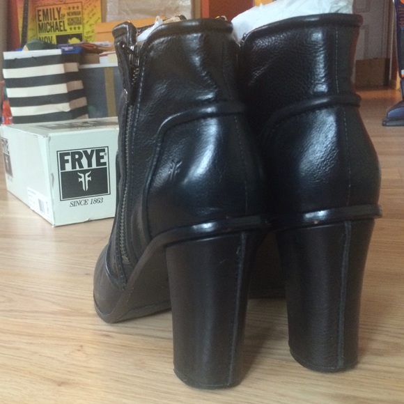 Frye Sylvia Piping Bootie in soft vintage leather. - Picture 3 of 4