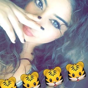 Meet your Posher, Nelida