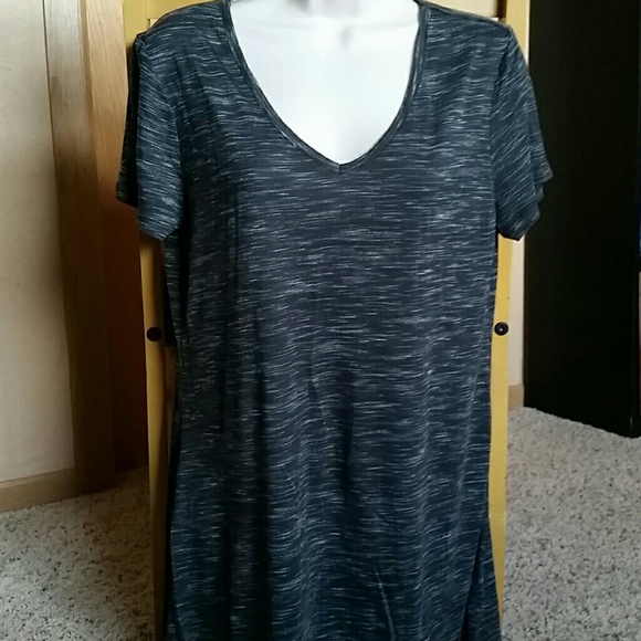 Pink Rose Tops - NWT Pink Rose Brand Black and White Tunic Tee